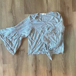 Adorable cropped shirt with bell sleeves